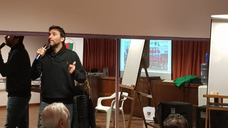 El Psicólogo Pablo Nigro brindó una exitosa charla a los deportistas de nuestro Club