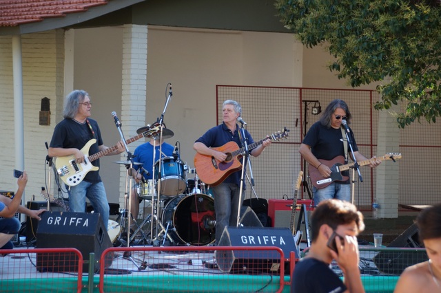 Este domingo show musical en sector de piletas