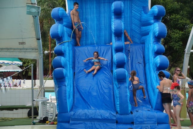 La Colonia tuvo su jornada de juegos acuáticos