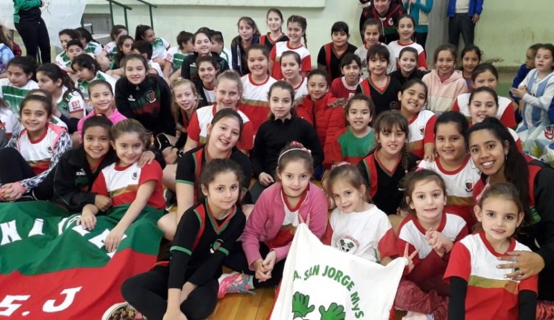 Jugamos el Encuentro de Minivoley en Cañada Rosquín