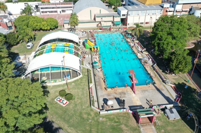 Gran domingo en el complejo de piletas