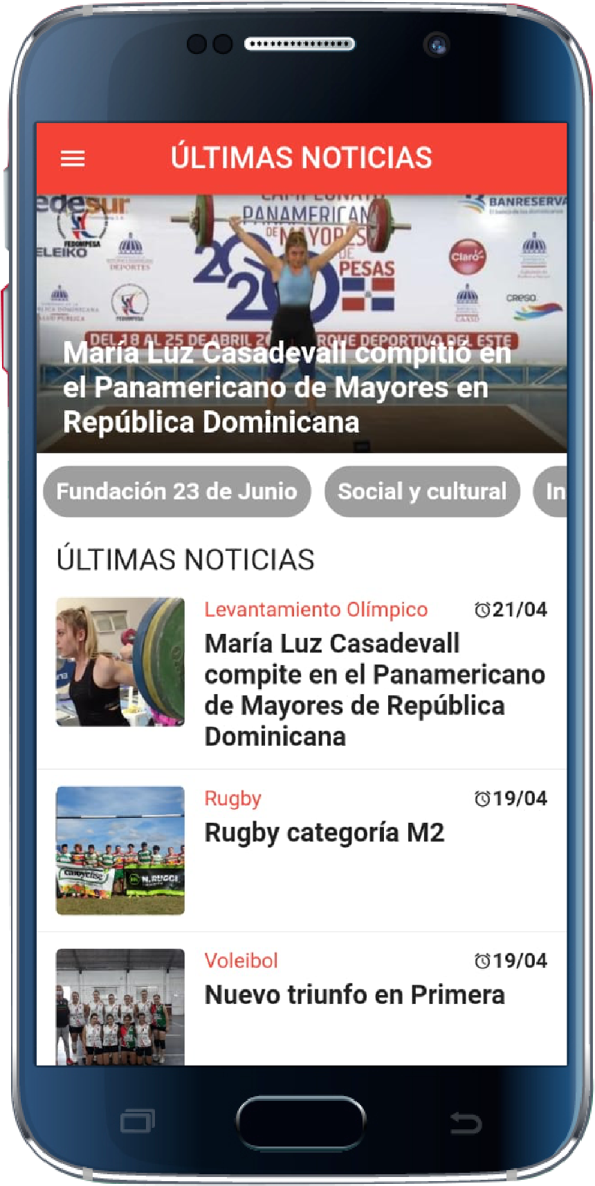 Celular con la aplicación mobile del Club en la sección últimas noticias